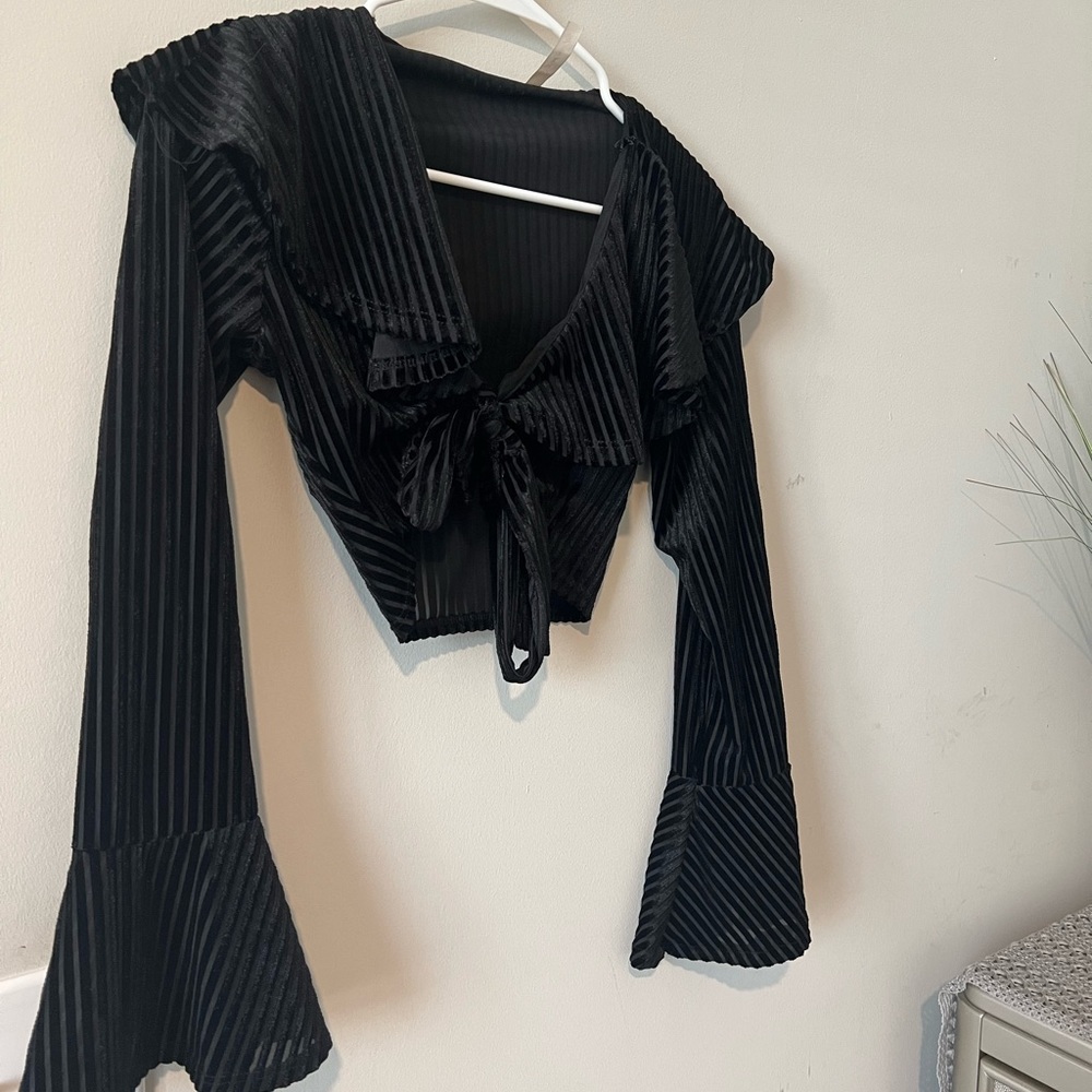 Forever 21 Bell Sleeve Crop Top